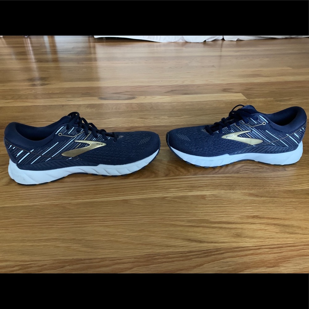 Brooks Adrenaline 19 Size 10.5 Regular